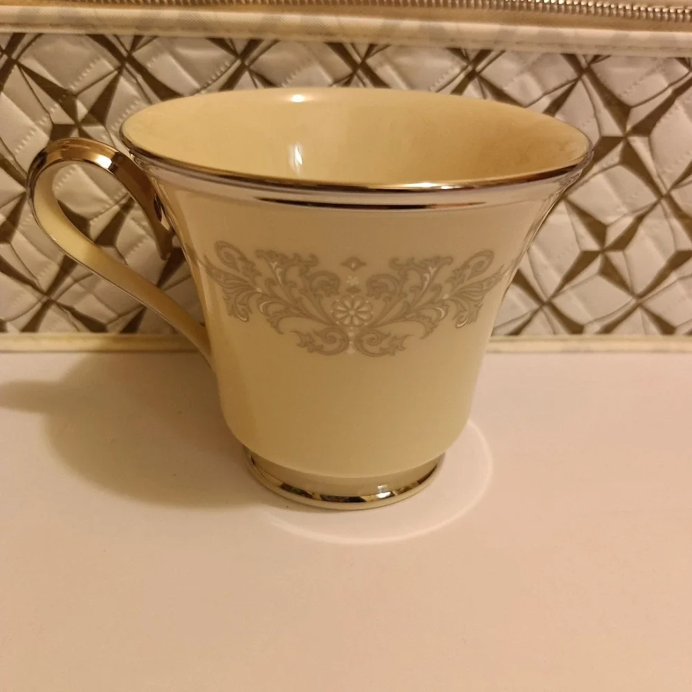 Vtg Lenox Snow Lily Discontinued China Set Of 12 Coffee/Tea Cups w/ Storage Case